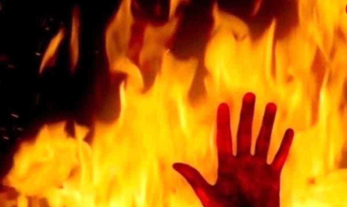 دختر جوان در اقدامی عجیب نامزدش را به آتش کشید