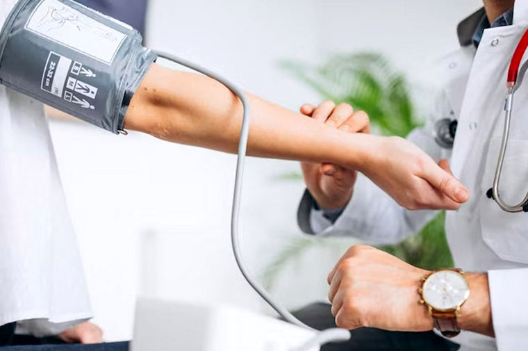 کاری که باور نمی‌کنید باعث کاهش فشار خون شما شود