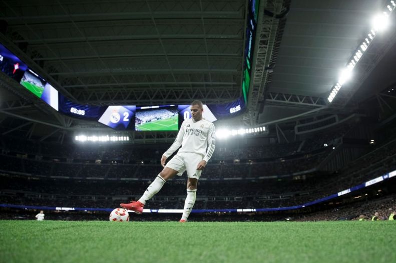 امباپه گلش را به هم تیمیش تقدیم کرد!