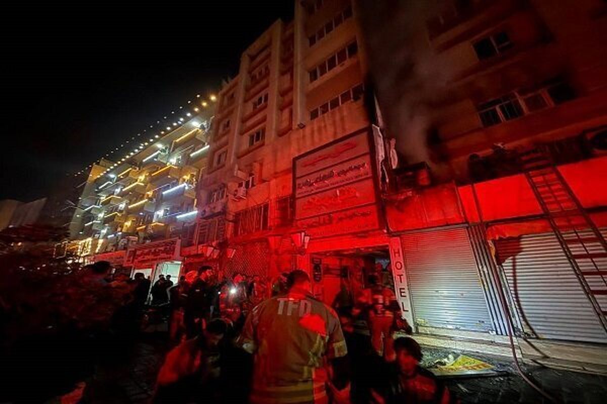 نجات ۷۰ نفر در آتش‌سوزی خیابان سعدی