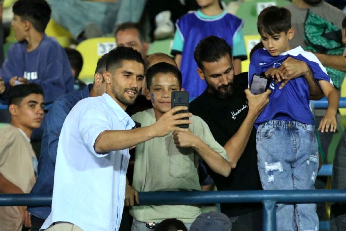 محبوبیت بیشتر حسینی پس از شکست سنگین استقلال؛ گلر آبی پوش پایتخت واکنش نشان داد