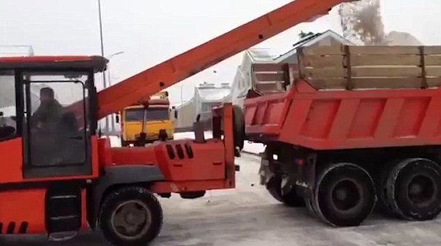 تجهیز تهران به ۳۰۸ دستگاه ماشین‌آلات تخصصی برف روبی/جمع آوری روزانه ۶۰۰۰ تُن پسماند در پایتخت
