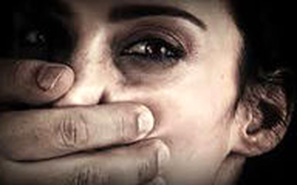 خواستگار دلشکسته دختر جوان را از محل کارش ربود و کار ناجوانمردانه کرد