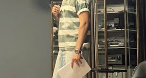 عکسی از تمرین بازیگری مرد خوش چهره سینمای ایران