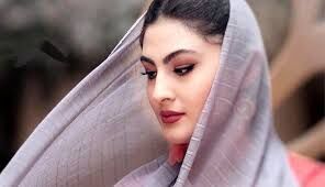 مریم مومن در جشنواره همام با استایل جین و اسپرت!