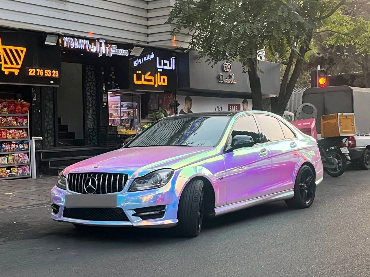 خودروی لوکس یک بلاگر اینستاگرام با رنگ عجیب در تهران غوغا به پا کرد + عکس
