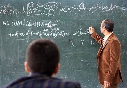 خبر ناراحت کننده برای معلمان و دیگر فرهنگیان /خبری از بازنشستگی نیست !