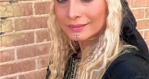 استایل مجلسی عمه خانم سریال فاصله‌ها در دبی