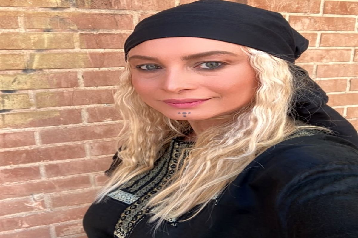 استایل مجلسی عمه خانم سریال فاصله‌ها در دبی