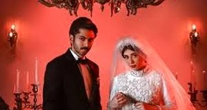 کیسان دیباج با گوشواره و تیپ خارجی/ عکس