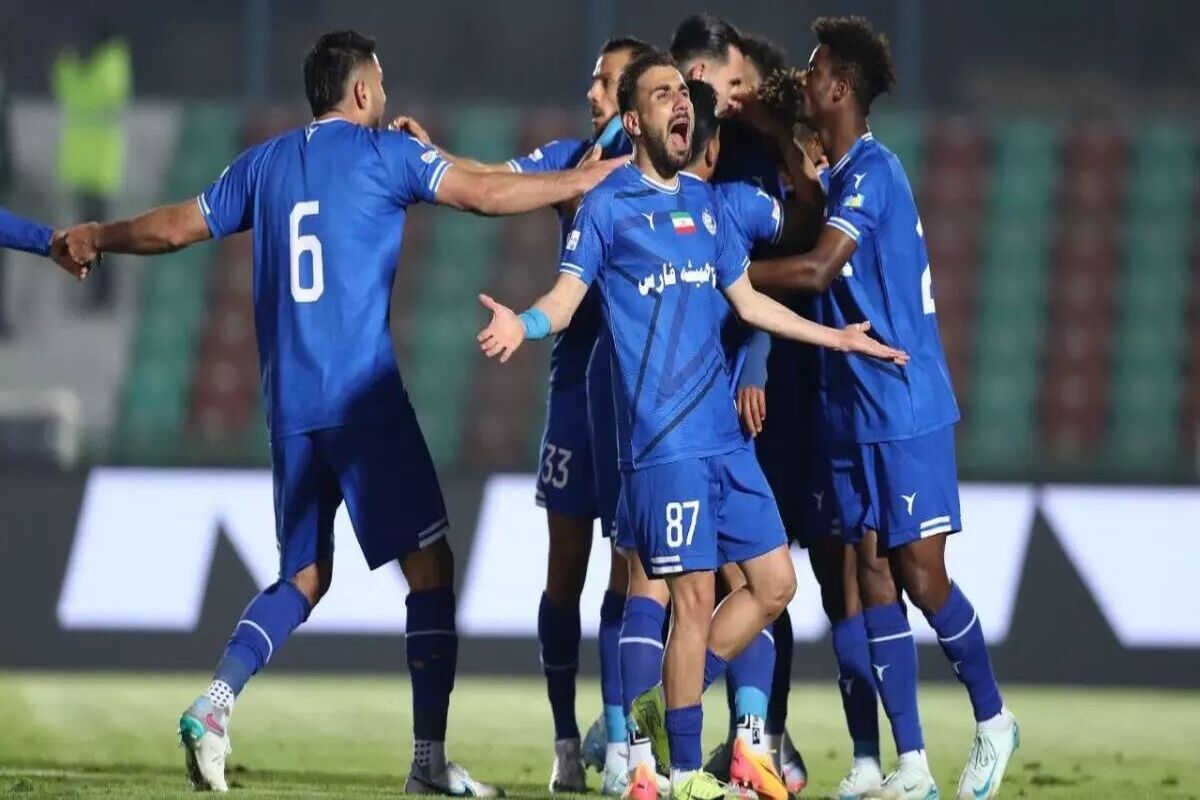 هافبک تکنیکی استقلال داماد شد

