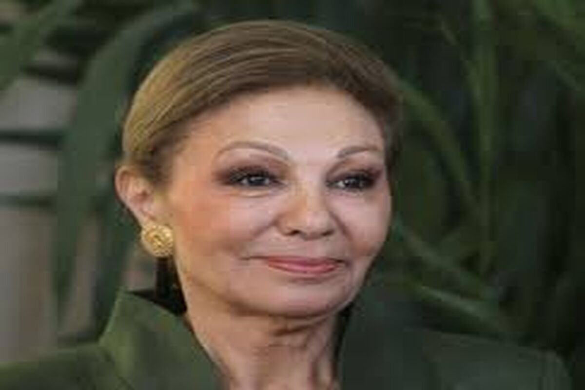 رفتار زننده و شوکه کننده فرح پهلوی مقابل دوربین/ انگشت به دهان می شوید!+ فیلم