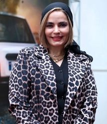 کافه گردی مرضیه آوای باران با استایل رنگارنگ