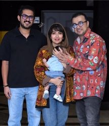 استوری احساسی مونا کرمی در تولد پدر همسرش