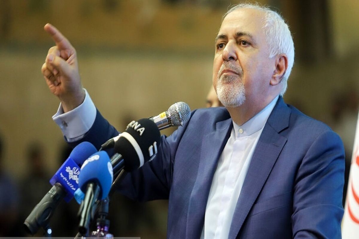  فیلمی از شوخی جالب ظریف با عکس پربازدیدش در کنار پزشکیان