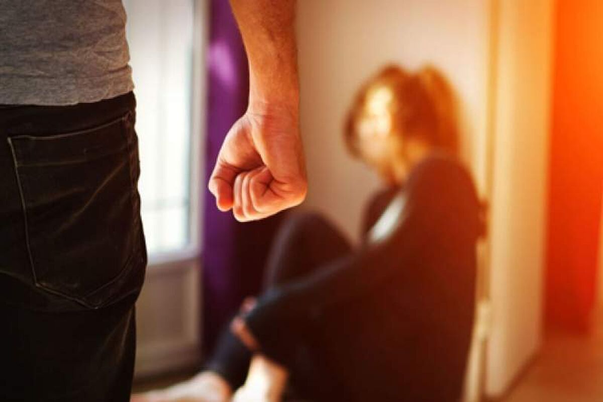 آزار هولناک زن بیچاره در وان حمام توسط یک دوجنسه
