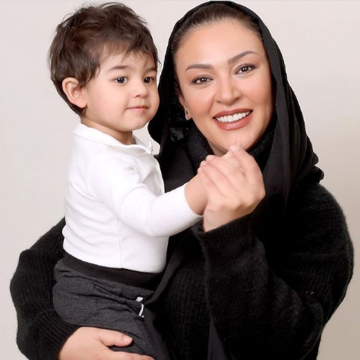 زیبا بروفه: ممنوع‌الکار شدم چون همسرم را سر سفره عقد بوسیدم