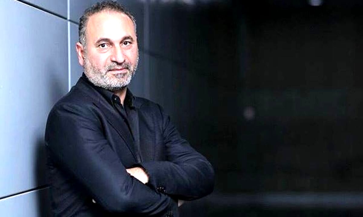 فرخ‌نژاد از کشور خارج شد؟