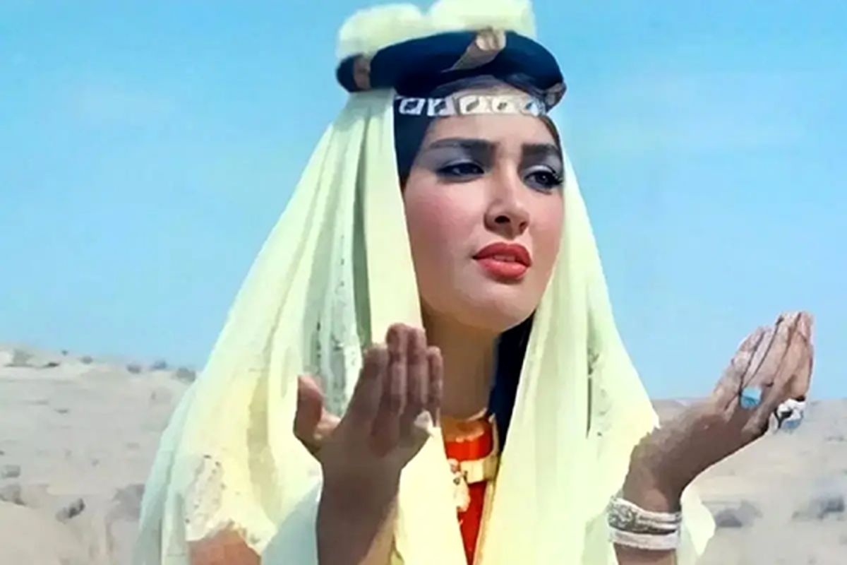 «آفرین عبیسی» ۶۴ ساله کنار نسرین مقانلو در سال ۹۴