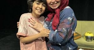 ژست بانمکِ رایان سرلک سوژه عکاسان شد