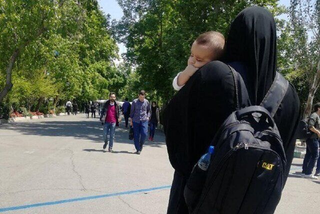 تصویری از یک جلسه جنجالی و عجیب با موضوع زنان فضای مجازی را ترکاند + عکس