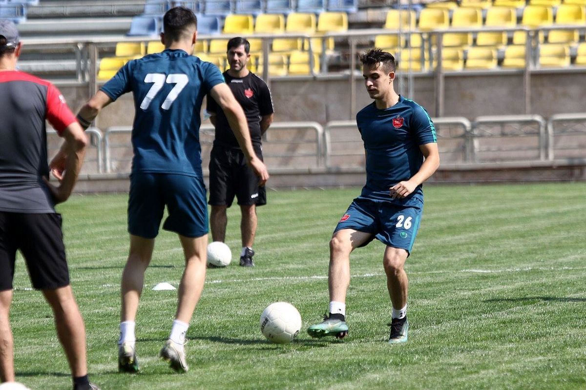 هافبک پرسپولیس رسما جدا شد