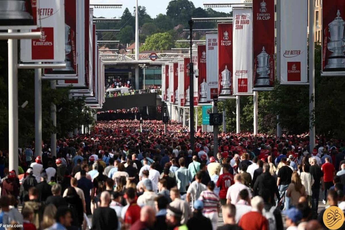 یک حاشیه شرم‌آور در بازی جنجالی/ بازداشت هوادار سرخ‌ها با تی‌شرت توهین‌آمیز + عکس

