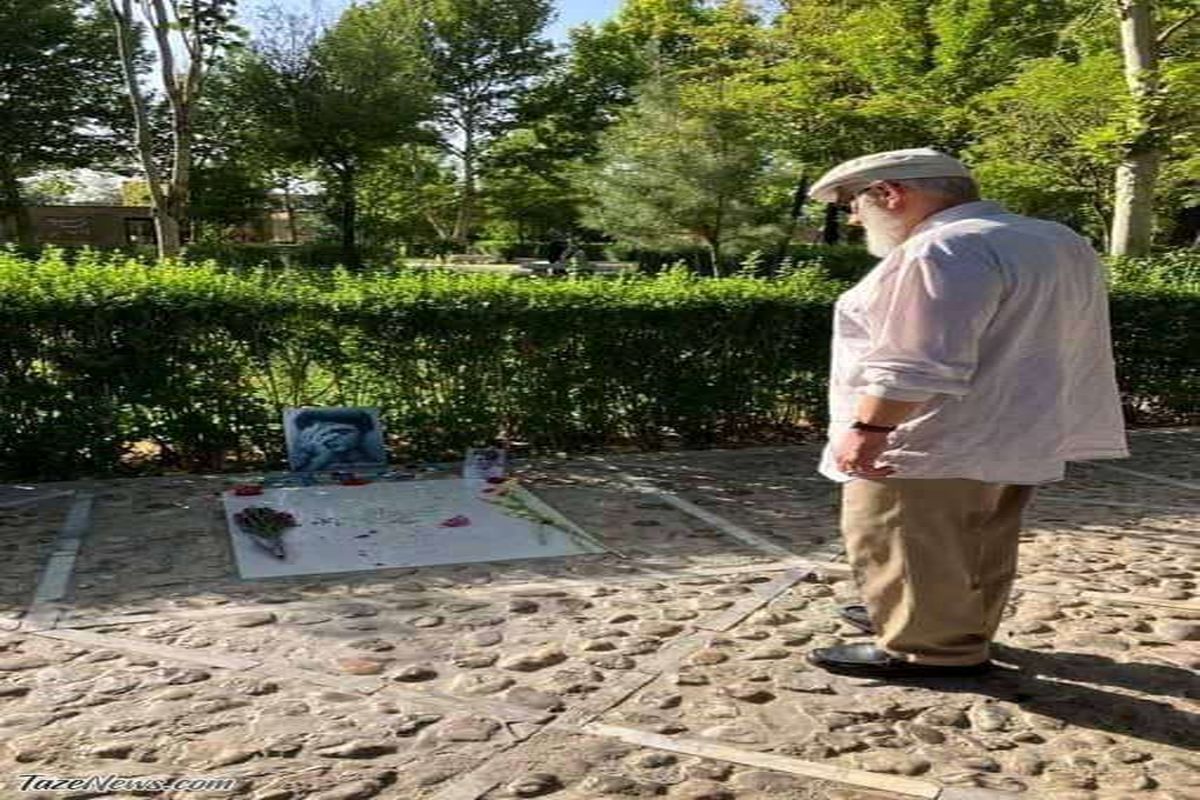 تیپ خاص علی اکبر ناطق نوری بر مزار شجریان + عکس