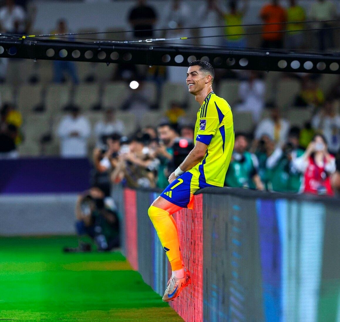 کریستیانو رونالدو به رکورد بازیکن سابق آرسنال رسید+توضیحات