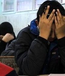 فرو کردن مداد در سر دانش آموز در مدرسه! +عکس 
