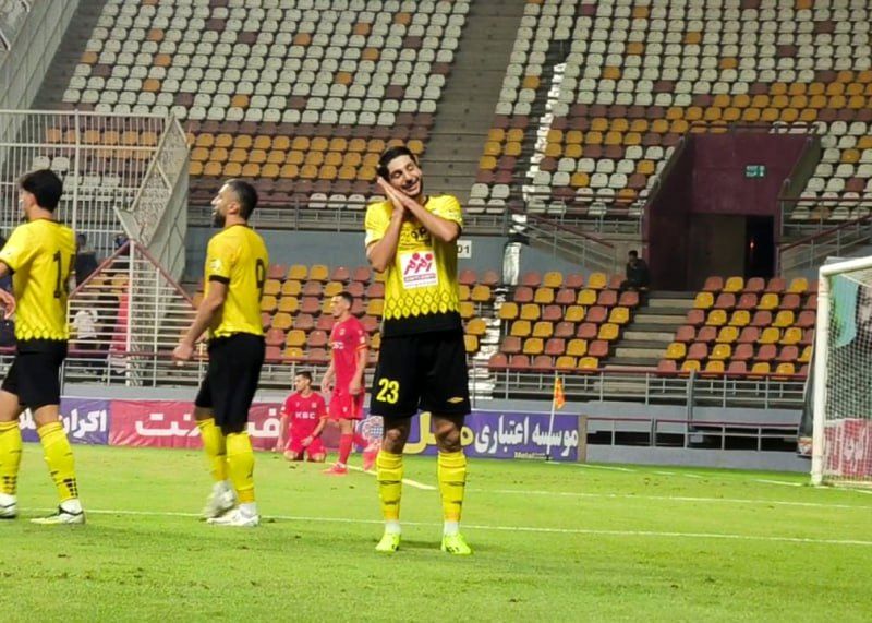 ستاره تیم ملی در پاتوق ایرانی‌ها در امارات