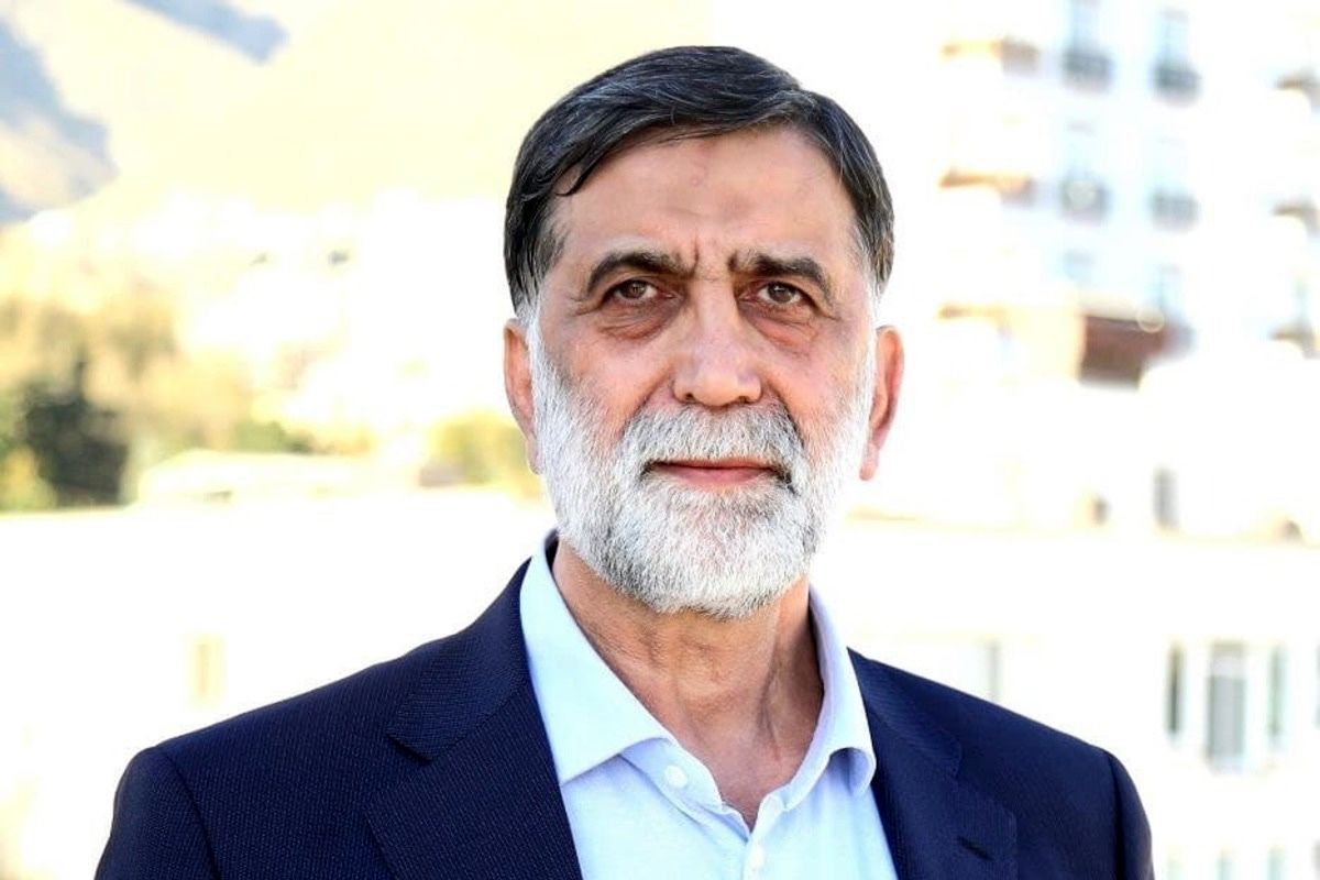 آجرلو میخش را محکم کوبید!