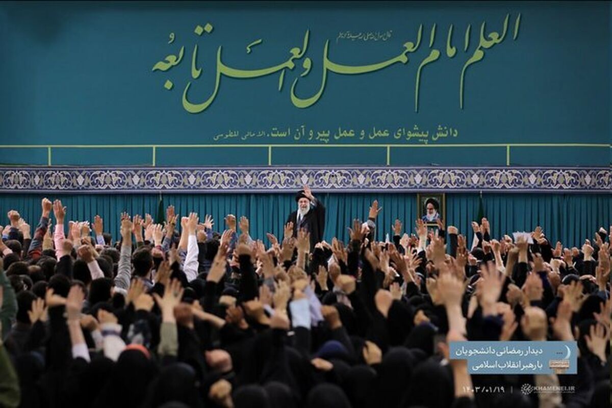 انتقاد جنجالی یک دانشجو علیه رئیسی در حضور رهبر انقلاب + فیلم