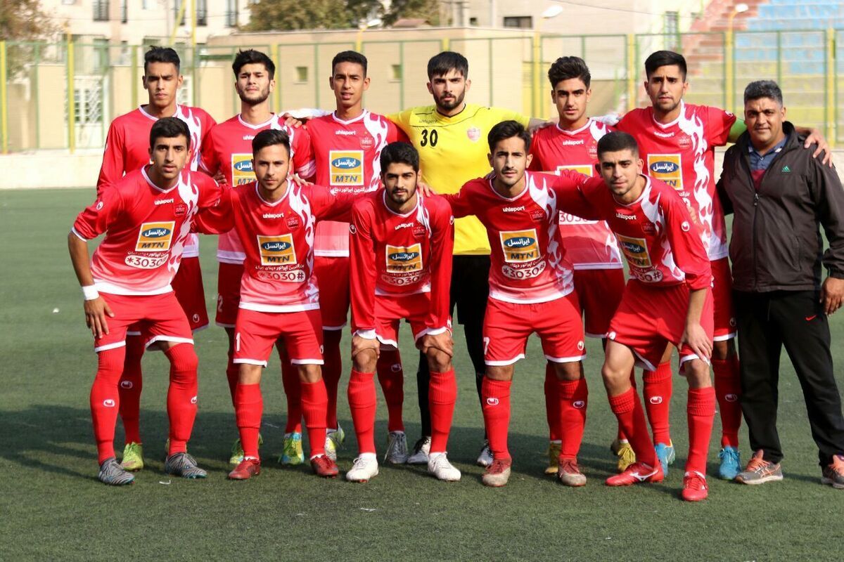 پوستر متفاوت پرسپولیس برای بازی ذوب آهن؛ شیر در جنگ گاندو

