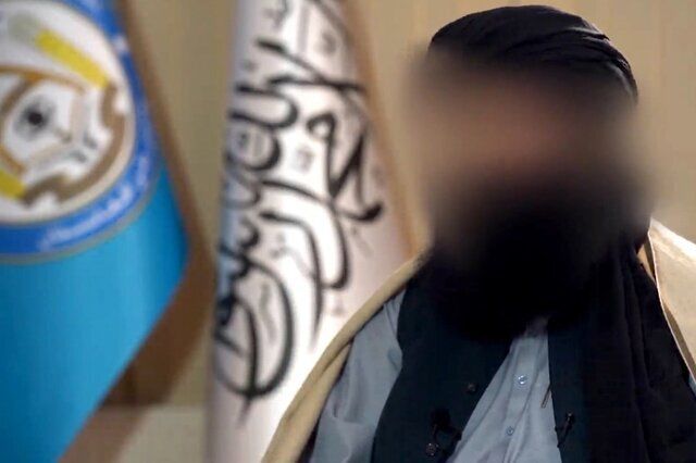 اقدام عجیب وزیر کشور طالبان در محو کردن تصویر خودش