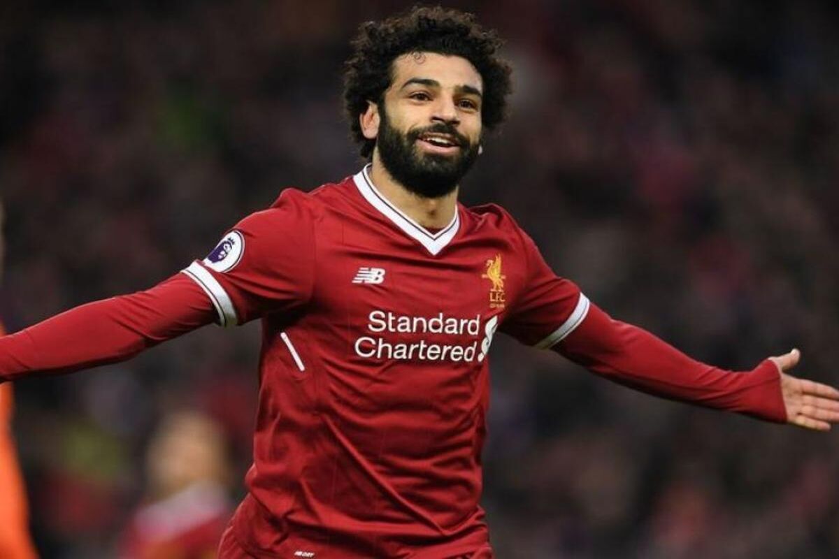 محمد صلاح و اعضای خانواده اش کنار درخت کریسمس (عکس)