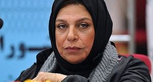 گوهر خیراندیش با یک تیپ مجلسی جلب توجه کرد