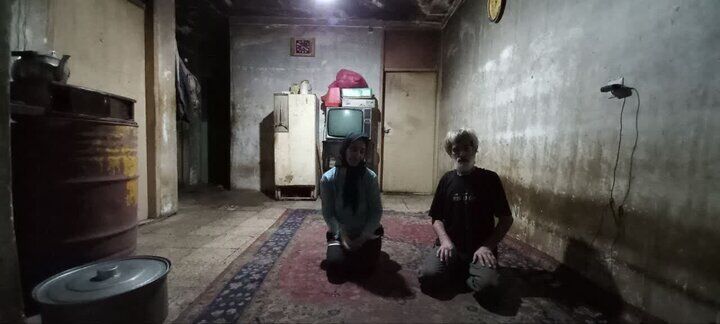 خبر تکان دهنده در قزوین/ غذا دادن خواهر و بردار کم توان ذهنی به جنازه برادرشان/ فکر می کردیم قهر کرده است + عکس