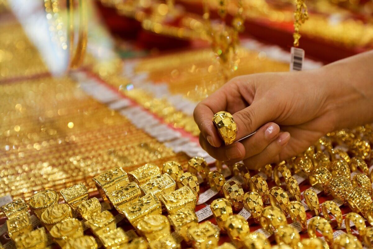 قیمت طلا 18 عیار امروز پنج شنبه 6 دی 1403