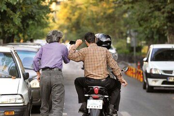  دو موبایل‌قاپ‌حرفه ای موتورسوار در این منطقه از تهران دستگیر شدند