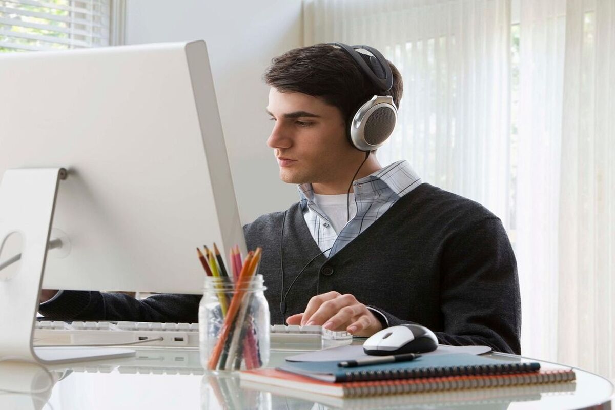 آیا واقعا هدفون و ایرباد به مرور زمان به شنوایی آسیب می‌رساند؟