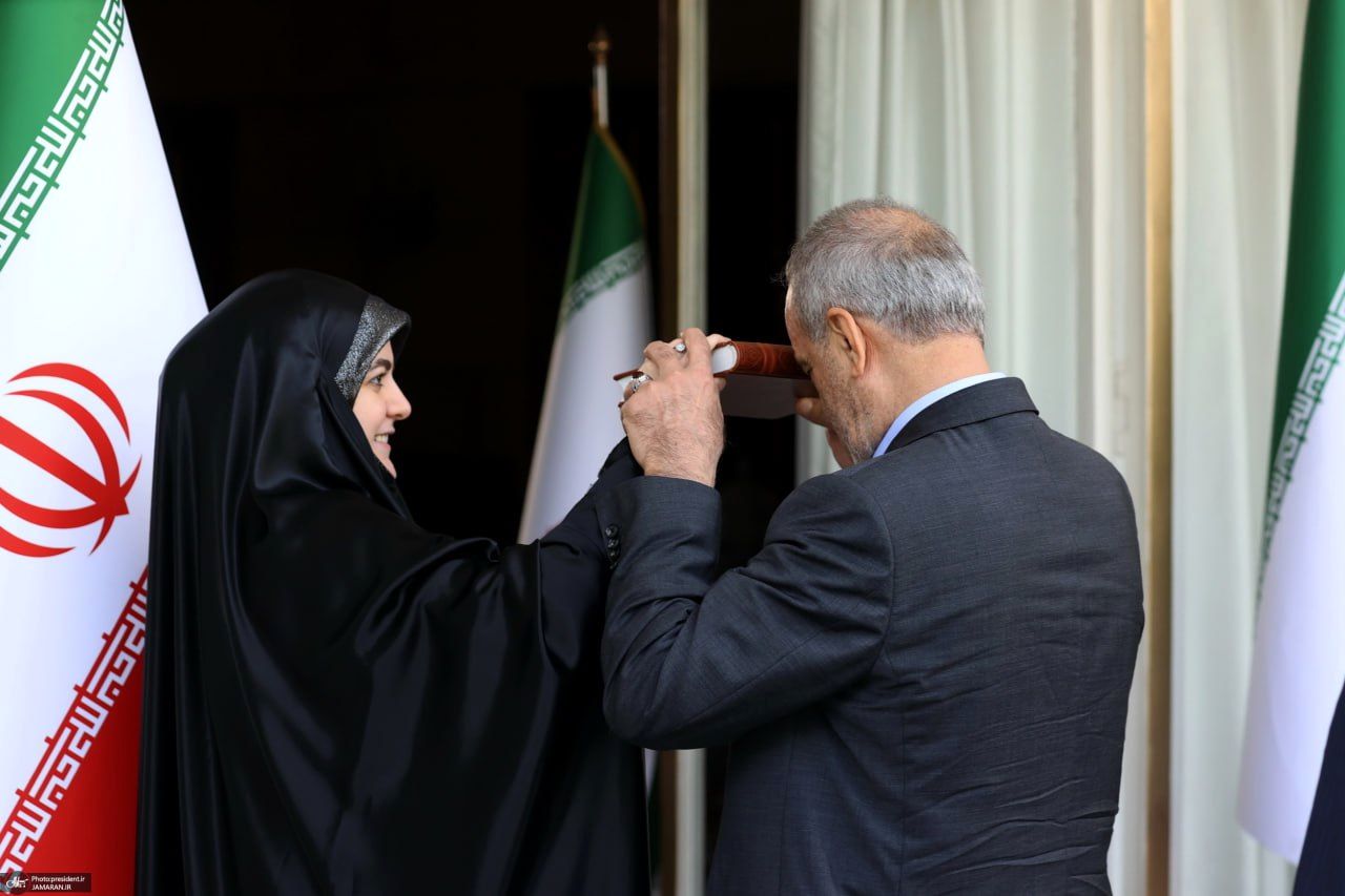 اتفاق شگفت و بی بدیل  در ساختمان ریاست جمهوری ایران

