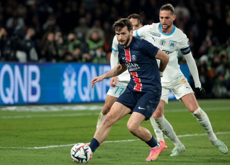بنر تأسف‌بار هواداران PSG علیه رابیو و مادرش

